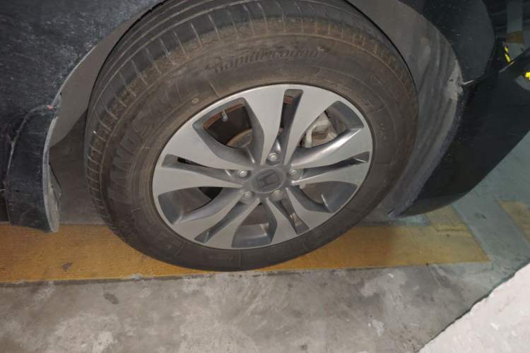 Used Honda Accord 2014 2.0L LX Comfort Edition Right Front Wheel Hub