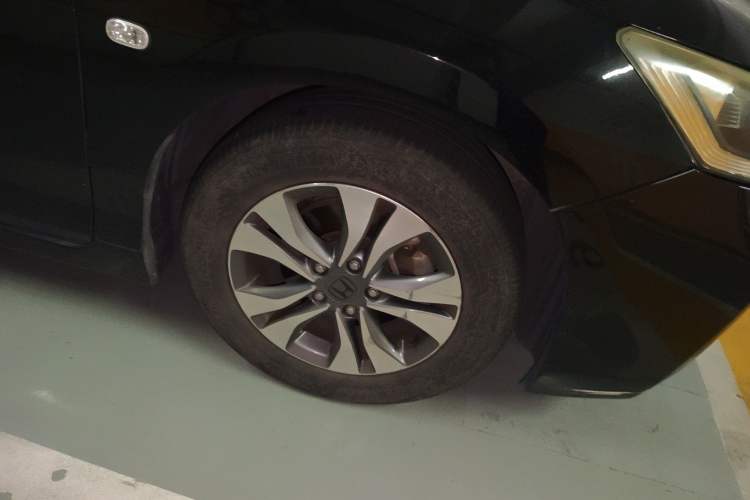 Used Honda Accord 2014 2.0L EX Luxury Edition Right Front Wheel Hub