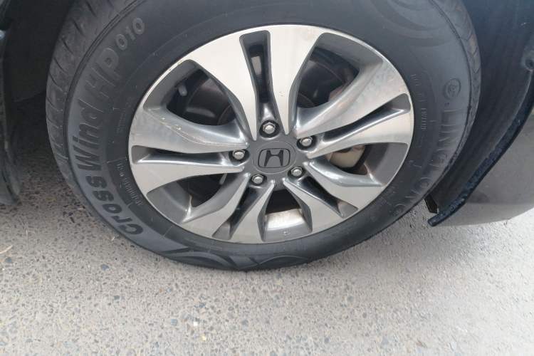 Used Honda Accord 2014 2.0L EX Luxury Edition Right Front Wheel Hub