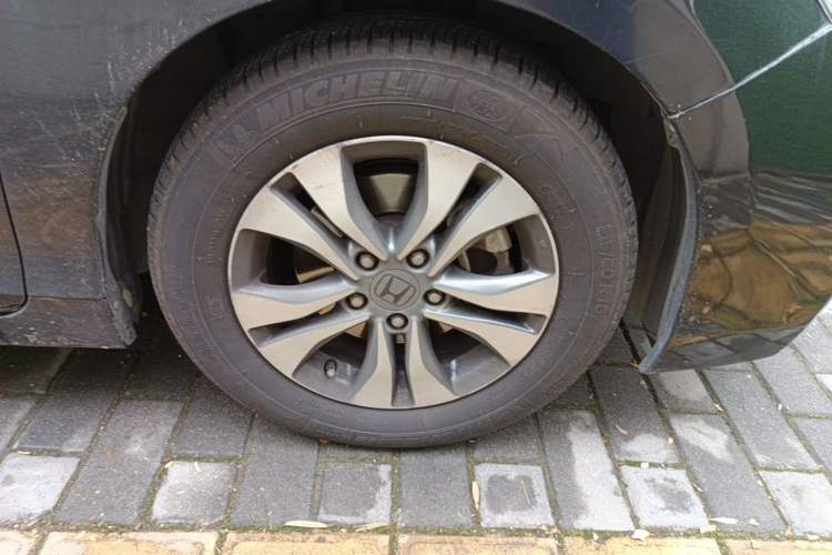 Used Honda Accord 2014 2.0L EX Luxury Edition Right Front Wheel Hub