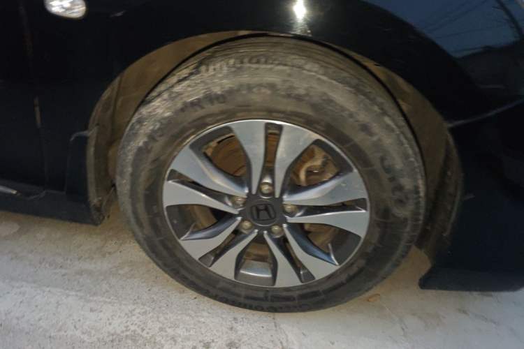 Used Honda Accord 2014 2.0L EX Luxury Edition Right Front Wheel Hub