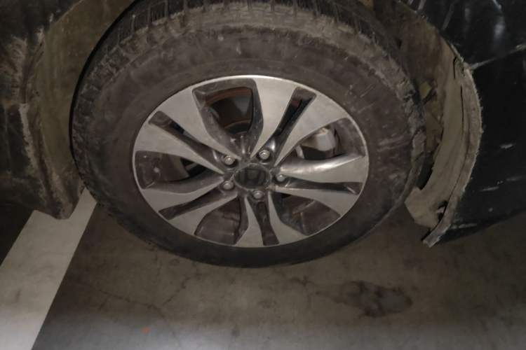 Used Honda Accord 2014 2.0L EX Luxury Edition Right Front Wheel Hub