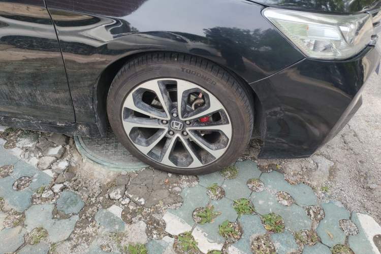 Used Honda Accord 2014 3.0L VTI Prestige Edition Right Front Wheel Hub