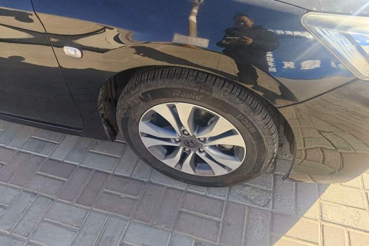 Used Honda Accord 2014 2.0L EX Luxury Edition Right Front Wheel Hub