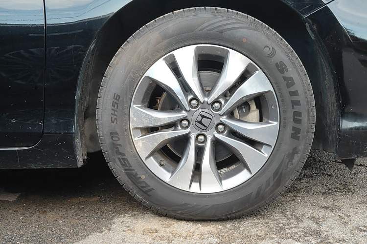 Used Honda Accord 2014 2.0L EX Luxury Edition Right Front Wheel Hub