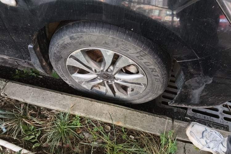 Used Honda Accord 2014 2.0L LX Comfort Edition Right Front Wheel Hub