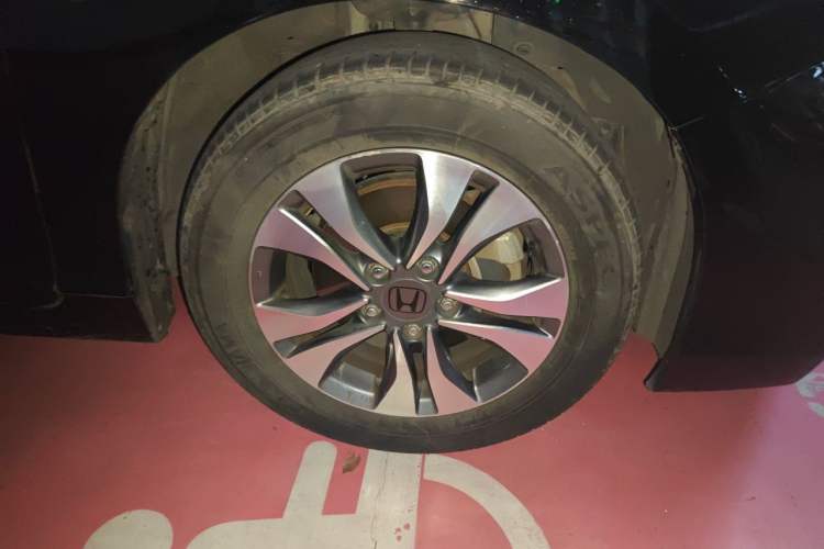 Used Honda Accord 2014 2.0L EX Luxury Edition Right Front Wheel Hub