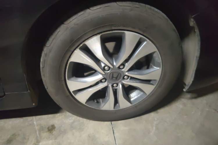 Used Honda Accord 2014 2.0L EX Luxury Edition Right Front Wheel Hub