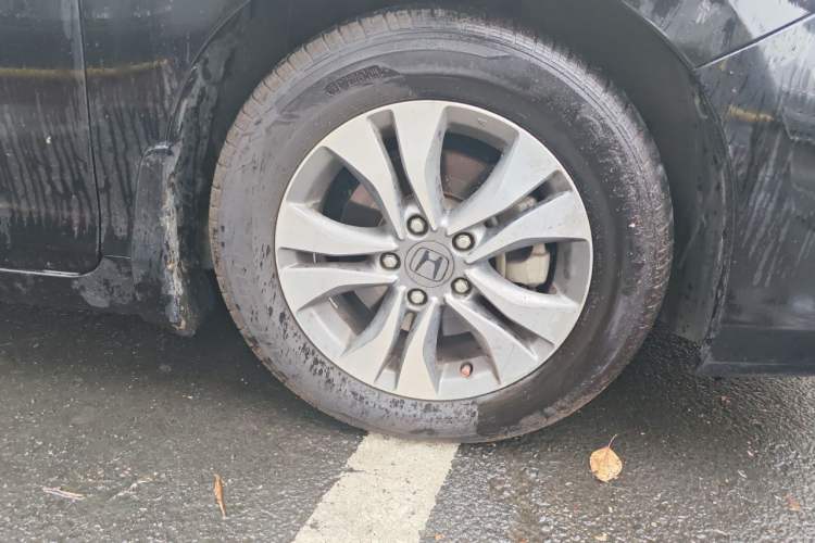 Used Honda Accord 2014 2.0L EX Luxury Edition Right Front Wheel Hub