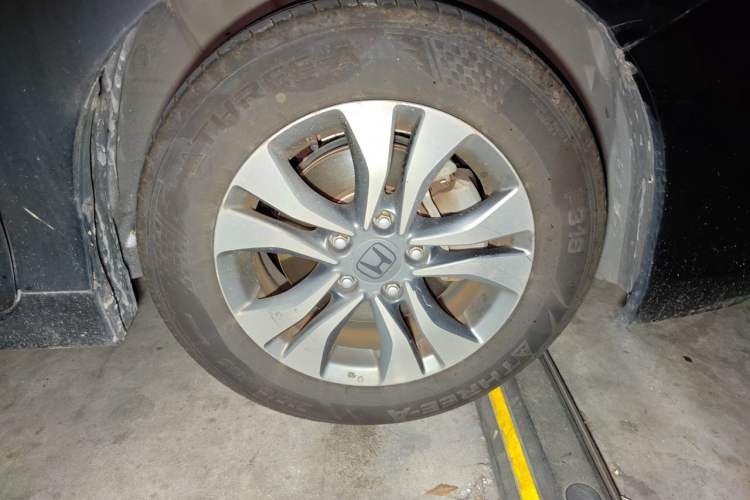 Used Honda Accord 2014 2.0L LX Comfort Edition Right Front Wheel Hub