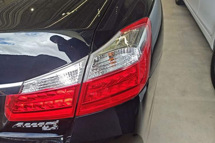Used Honda Accord 2014 2.4L EXN Luxury Navigation Edition Right Rear Taillight
