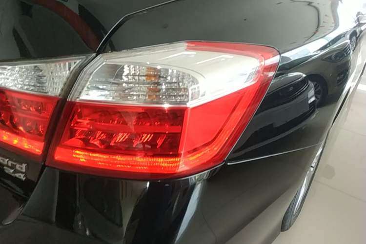Used Honda Accord 2014 2.4L EX Luxury Edition Right Rear Taillight