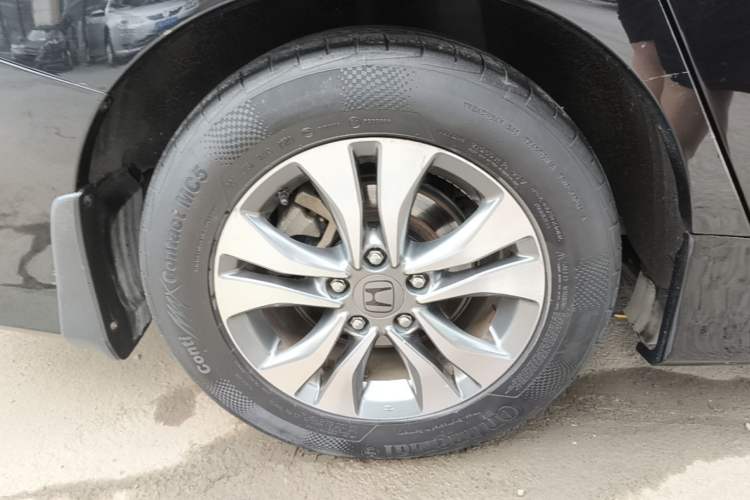 Used Honda Accord 2014 2.0L LX Comfort Edition Right Rear Wheel Hub