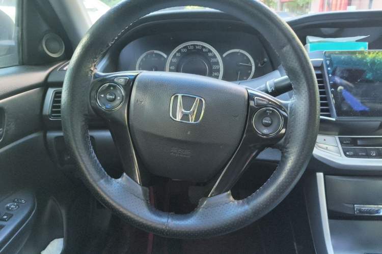 Used Honda Accord 2014 2.0L EXN Luxury Navigation Edition Steering Wheel