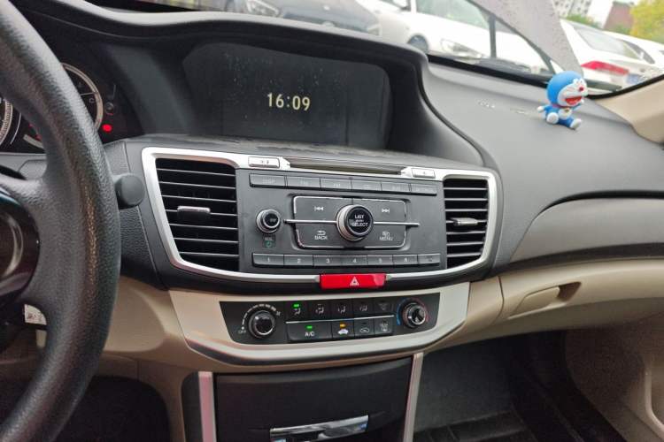 Used Honda Accord 2014 2.0L LX Comfort Edition Audio And AC Panel
