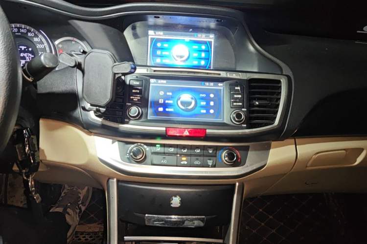 Used Honda Accord 2014 2.0L LX Comfort Edition Audio And AC Panel