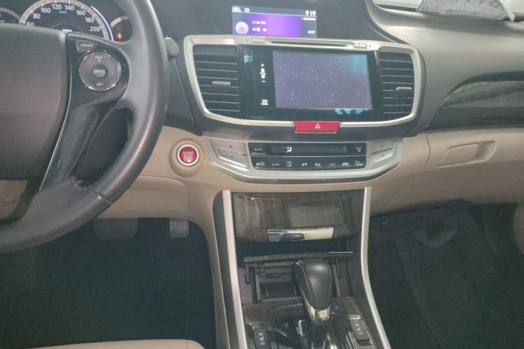 Used Honda Accord 2014 2.4L EX Luxury Edition Audio And AC Panel