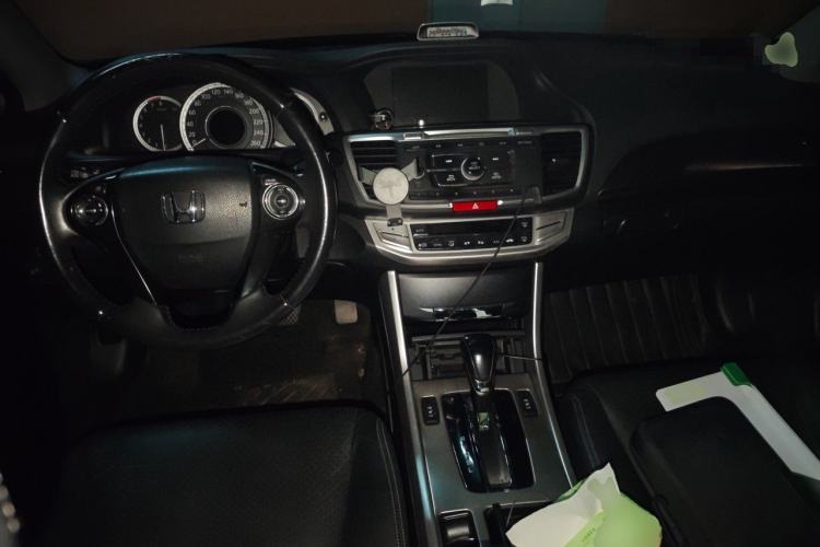 Used Honda Accord 2014 2.0L EX Luxury Edition Center Console