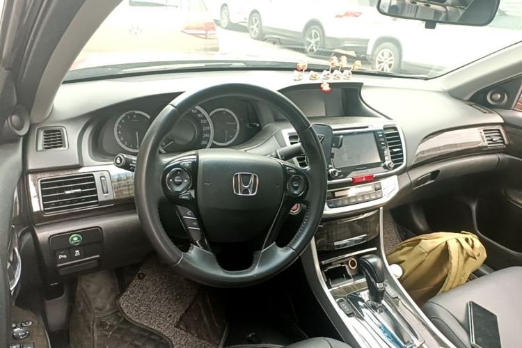 Used Honda Accord 2014 2.4L EXN Luxury Navigation Edition Center Console