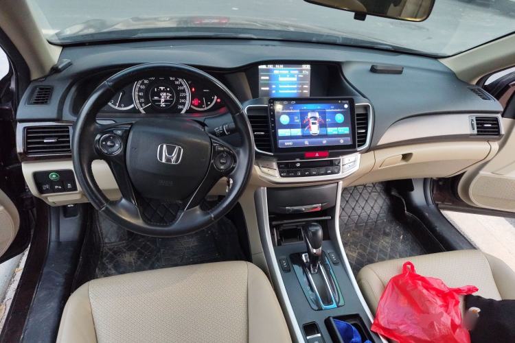 Used Honda Accord 2014 2.0L EX Luxury Edition Center Console