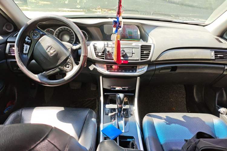 Used Honda Accord 2014 2.0L EX Luxury Edition Center Console