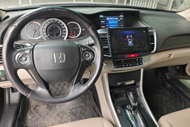 Used Honda Accord 2014 2.0L EX Luxury Edition Center Console