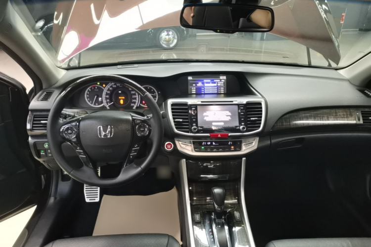 Used Honda Accord 2014 3.0L EXLN Flagship Edition Center Console