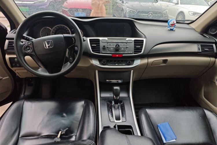 Used Honda Accord 2014 2.0L LX Comfort Edition Center Console