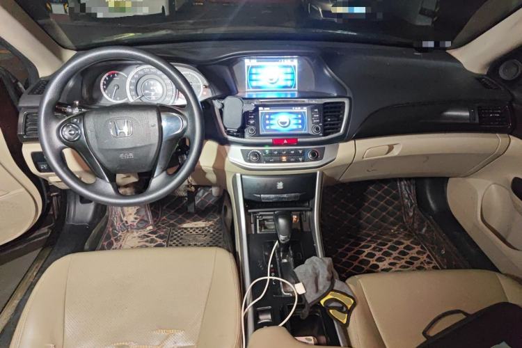 Used Honda Accord 2014 2.0L LX Comfort Edition Center Console