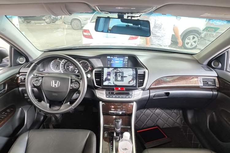 Used Honda Accord 2014 2.0L EX Luxury Edition Center Console