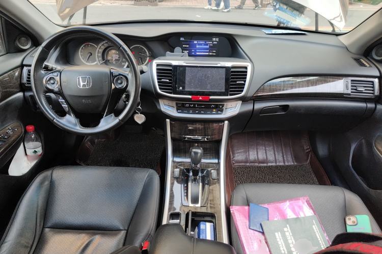 Used Honda Accord 2014 2.4L LX Comfort Edition Center Console