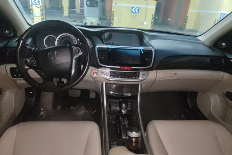 Used Honda Accord 2014 2.4L EX Luxury Edition Center Console