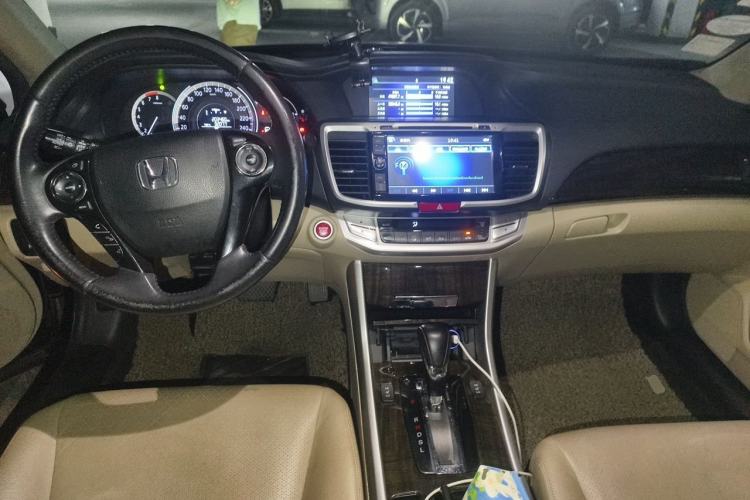 Used Honda Accord 2014 2.4L EX Luxury Edition Center Console