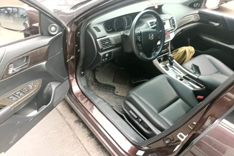 Used Honda Accord 2014 2.4L EXN Luxury Navigation Edition Driver Seat