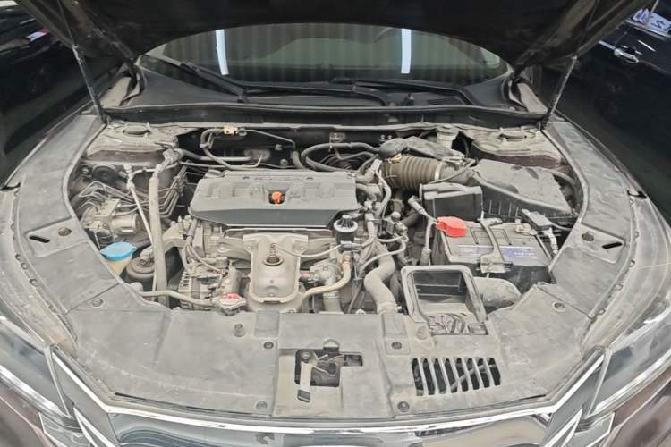 Used Honda Accord 2014 2.0L LX Comfort Edition Engine Bay