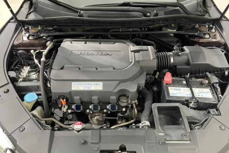 Used Honda Accord 2014 3.0L EXLN Flagship Edition Engine Bay