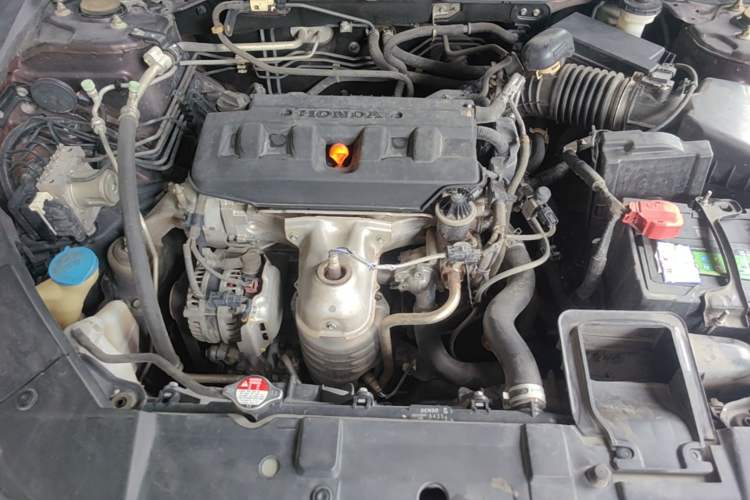 Used Honda Accord 2014 2.0L LX Comfort Edition Engine Bay