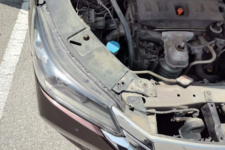 Used Honda Accord 2014 2.0L LX Comfort Edition Engine Bay Right