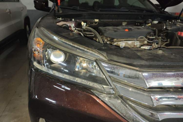 Used Honda Accord 2014 2.0L LX Comfort Edition Engine Bay Right