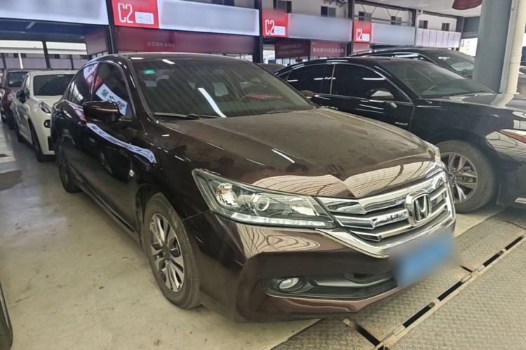 Used Honda Accord 2014 2.0L LX Comfort Edition Front Right 45 Deg