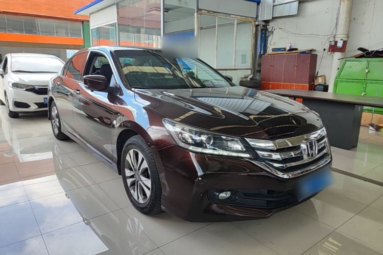 Used Honda Accord 2014 2.0L EX Luxury Edition Front Right 45 Deg