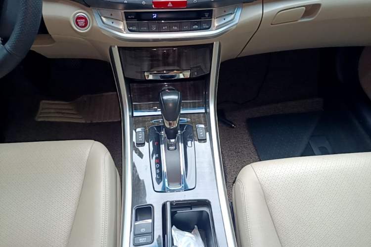 Used Honda Accord 2014 2.4L EX Luxury Edition Gear Lever