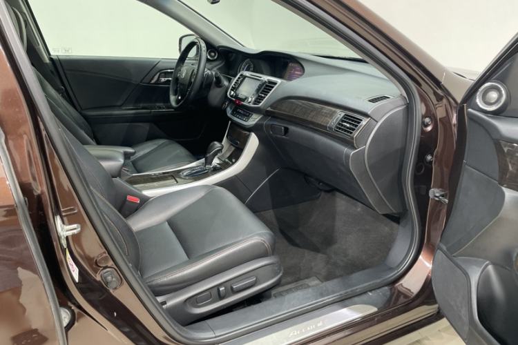 Used Honda Accord 2014 3.0L EXLN Flagship Edition Interior 11