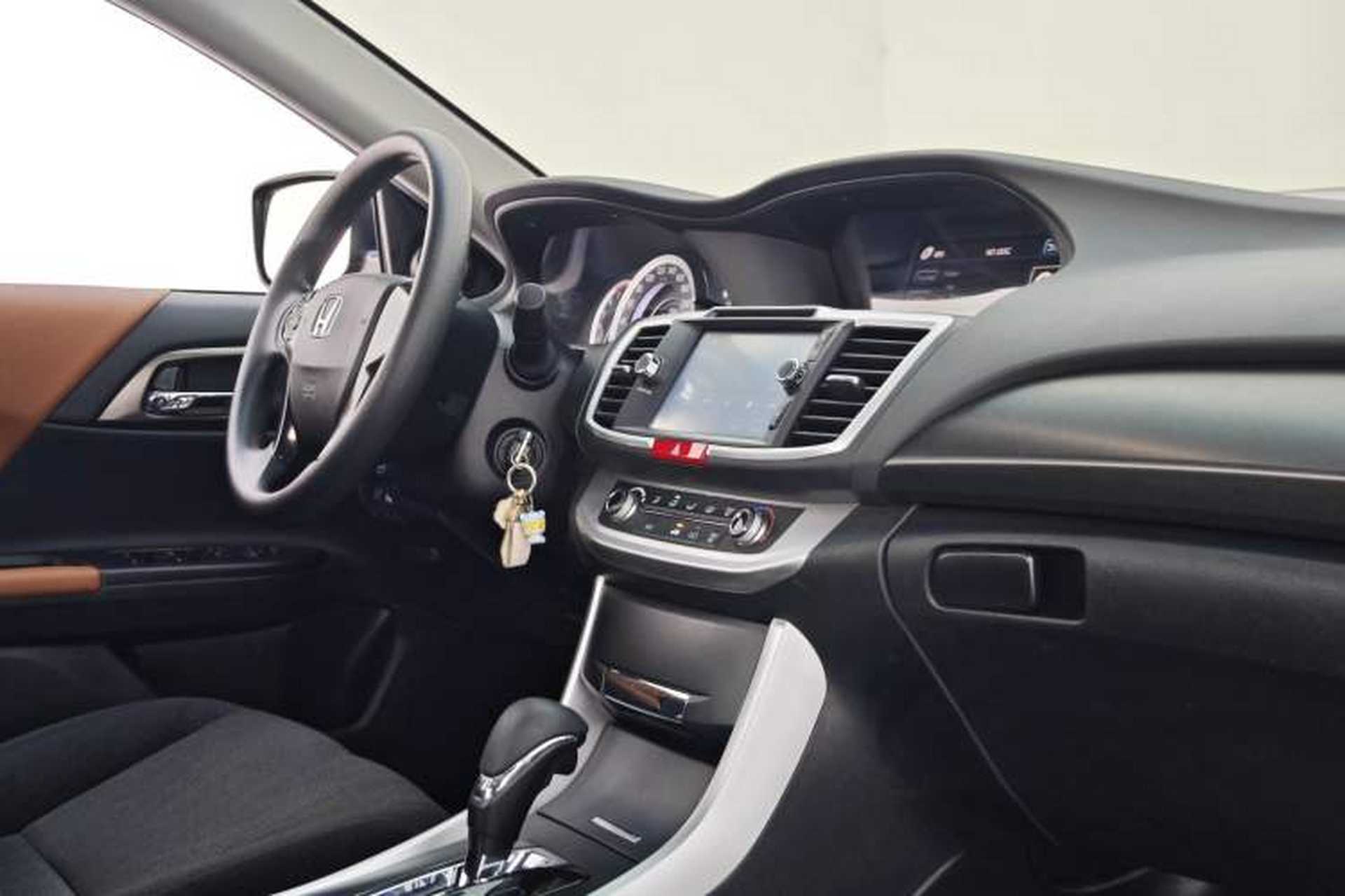 Used Honda Accord 2014 2.0L LX Comfort Edition Interior 2