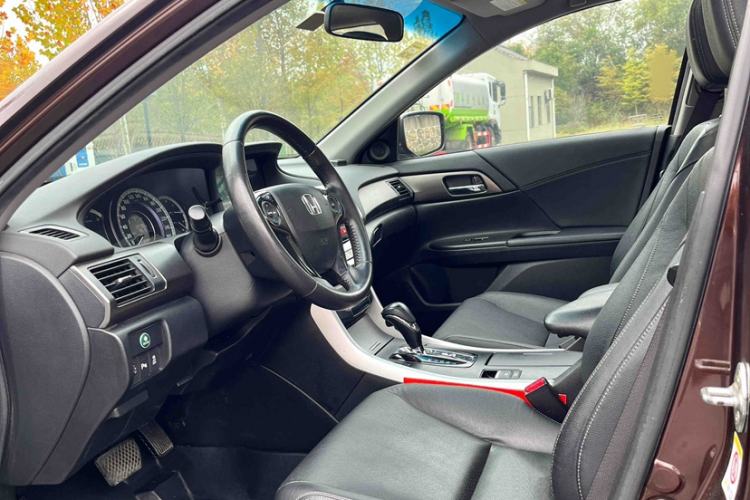 Used Honda Accord 2014 2.0L EX Luxury Edition Interior 2
