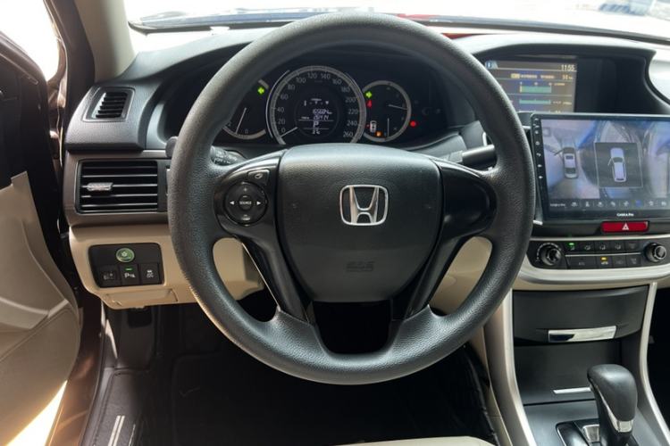 Used Honda Accord 2014 2.0L LX Comfort Edition Interior 2