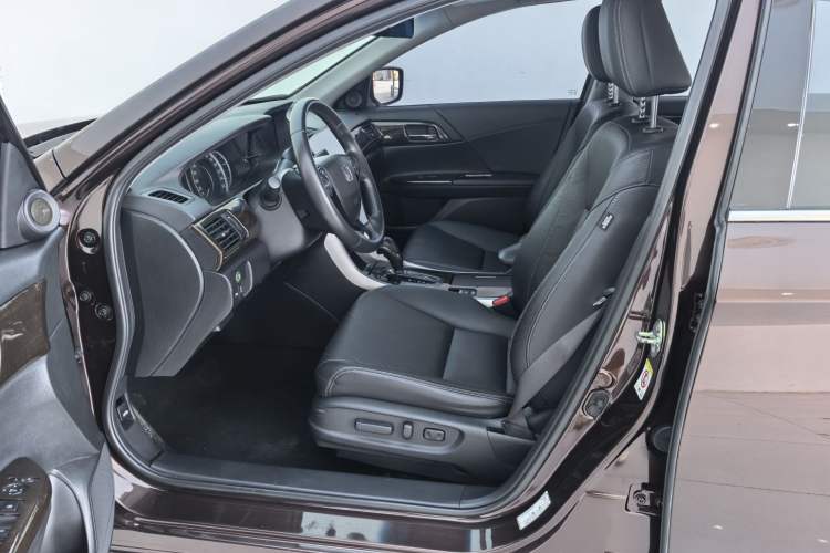 Used Honda Accord 2014 2.0L EX Luxury Edition Interior 2