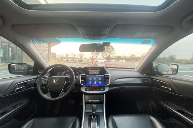 Used Honda Accord 2014 2.0L LX Comfort Edition Interior 3