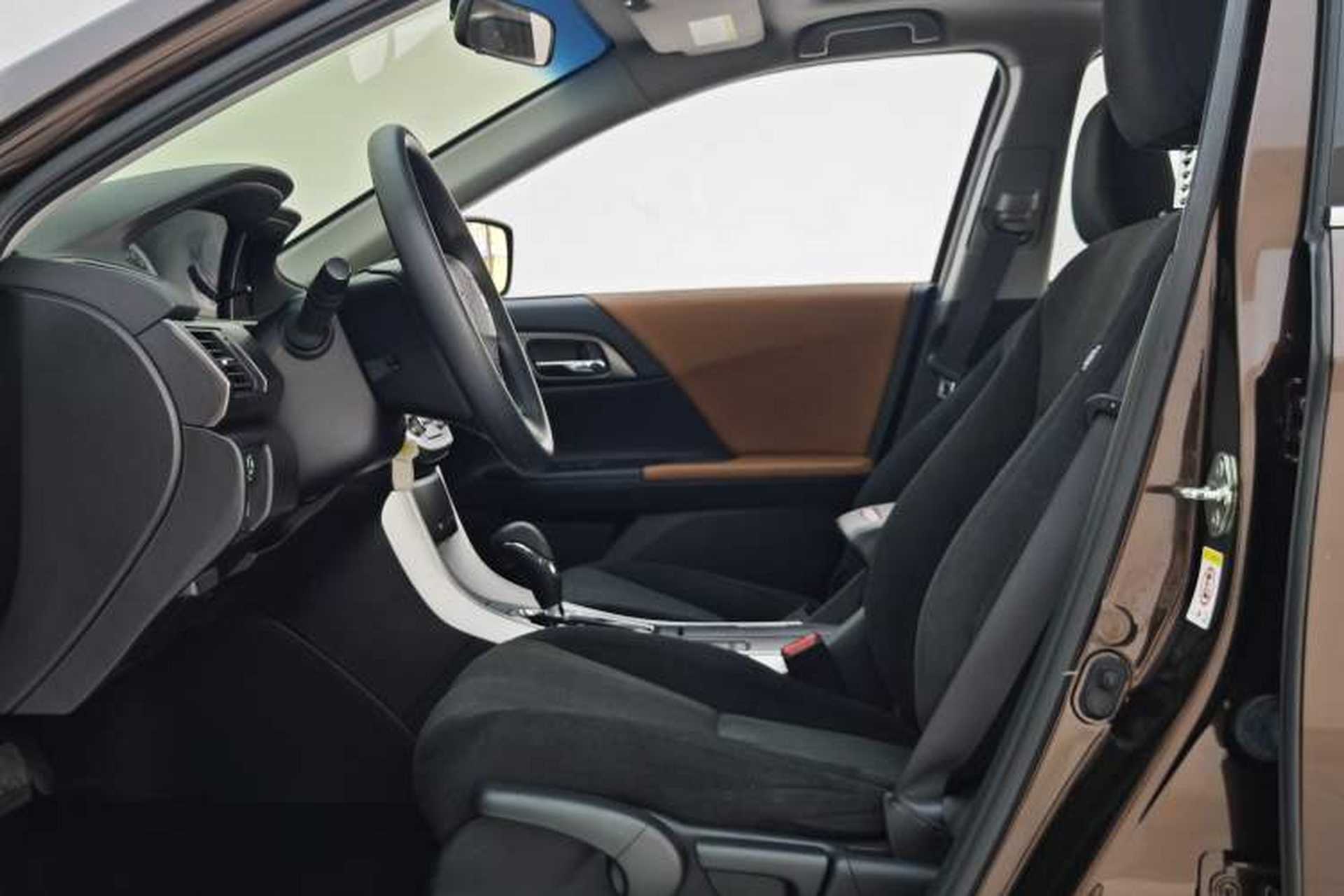 Used Honda Accord 2014 2.0L LX Comfort Edition Interior 4