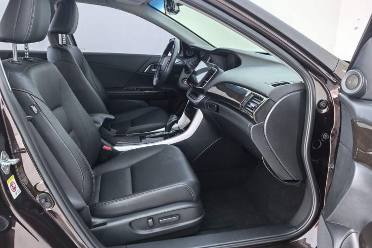 Used Honda Accord 2014 2.0L EX Luxury Edition Interior 4